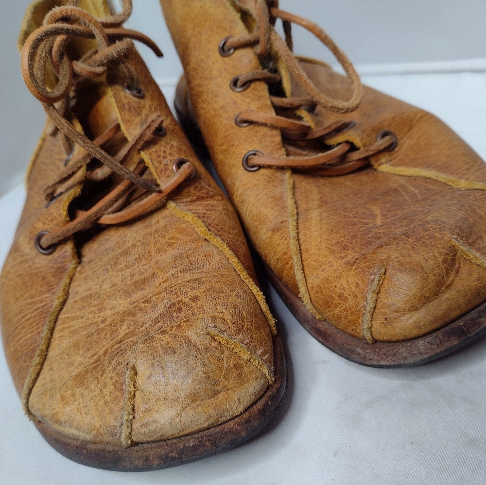 Shoes - Picture 2 of 8